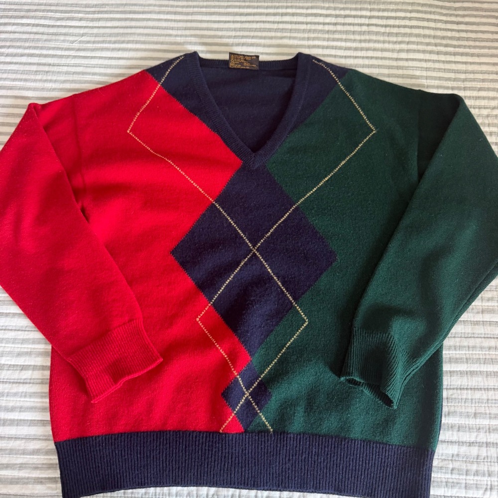 Lyle & Scott Lambswool Argyle V-Neck Sweater Red Navy Green OS New Zealand